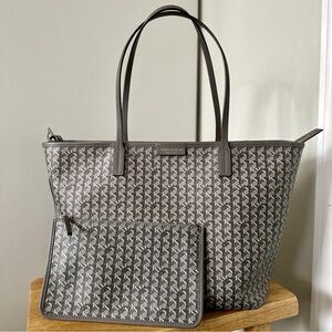 Tory Burch Ever-Ready Zip Tote (Zinc)
